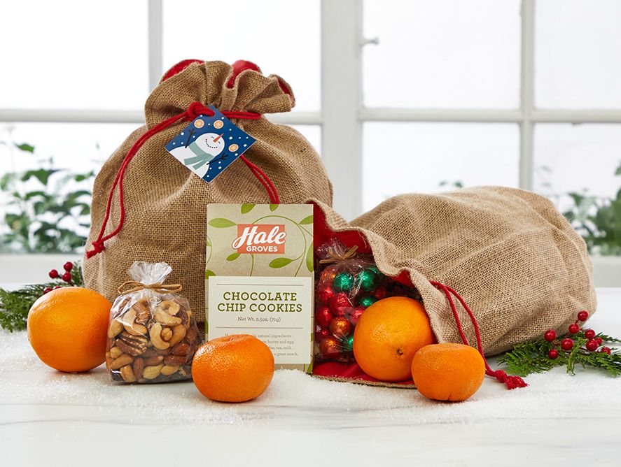2 Navel Oranges, 2 Tangerines, 4 Small Cara Cara Navel Oranges, 3 oz. Chocolate Chip Cookies, 1 Crispy Treat Snowman, 2 oz. Mixed Nuts, Burlap Gift bag and tag